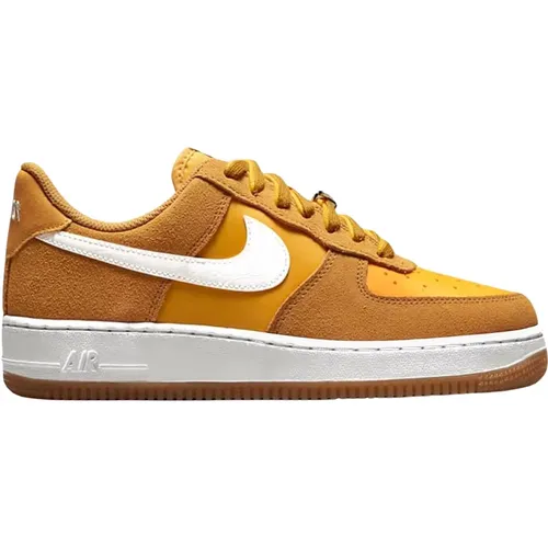 University Gold First Use Limited Edition Sneakers , Damen, Größe: 39 EU - Nike - Modalova