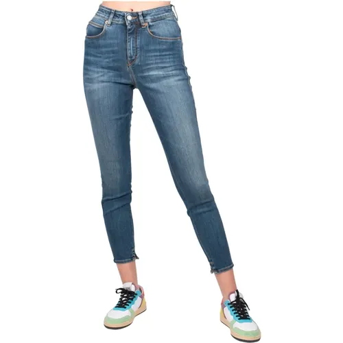 Elegant and Comfortable Wet Jeans 3400 , female, Sizes: W25 L32 - drykorn - Modalova