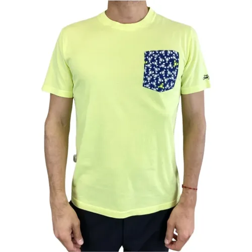Gelbes T-Shirt mit kurzen Ärmeln und Tasche , Herren, Größe: M - MC2 Saint Barth - Modalova