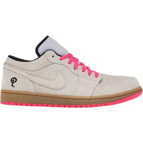 Limited Edition Air Jordan 1 Low , male, Sizes: 13 1/2 UK, 9 UK, 11 UK, 8 UK - Nike - Modalova