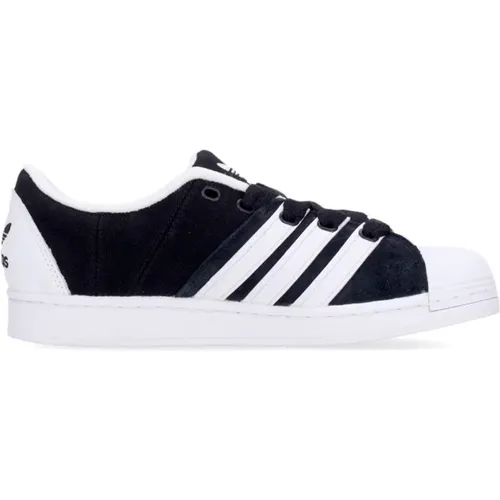 Core Low Sneaker with Metal Eyelets , male, Sizes: 7 1/3 UK, 10 UK, 10 2/3 UK - Adidas - Modalova