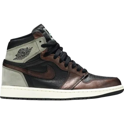 Retro High Patina Limited Edition , male, Sizes: 9 UK, 15 1/2 UK, 2 1/2 UK, 14 1/2 UK, 10 UK, 7 UK, 8 1/2 UK, 3 1/2 UK, 13 UK, 4 1/2 UK, 4 UK, 10 1/2 - Nike - Modalova