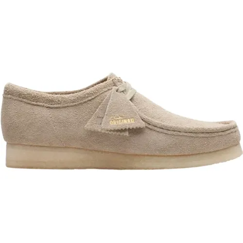 Pale Grey Wallabee Suede Shoes , male, Sizes: 6 1/2 UK, 8 1/2 UK, 7 UK, 7 1/2 UK, 9 UK, 8 UK, 10 1/2 UK, 9 1/2 UK - Clarks - Modalova