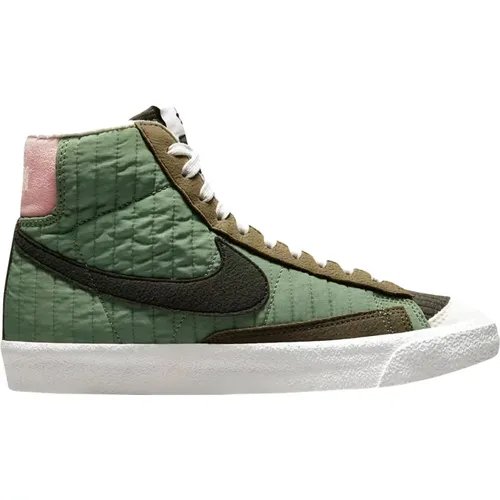 Limited Edition Mid 77 Premium Sequoia Quilted , male, Sizes: 3 1/2 UK, 4 UK, 1 1/2 UK, 5 UK, 2 UK, 2 1/2 UK, 4 1/2 UK, 6 UK - Nike - Modalova