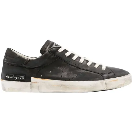 Sneakers Distressed Finish Perforated Detailing , male, Sizes: 7 UK, 10 UK, 9 UK, 12 UK, 6 UK - Philippe Model - Modalova