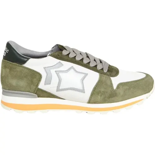 Khaki Grüne Wildleder Panelled Sneaker - atlantic stars - Modalova