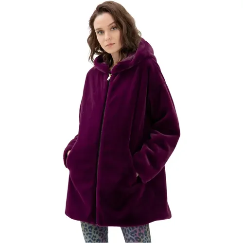 Medium coat in echo fur with hood , female, Sizes: S - Fracomina - Modalova