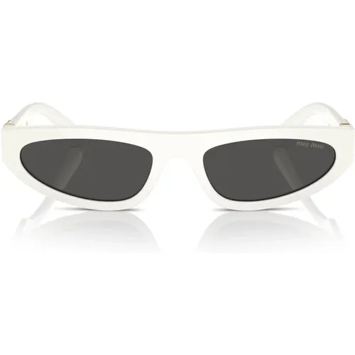 Moderne Sonnenbrille mit weißem Rahmen und dunkelgrauen Gläsern , Damen, Größe: 56 MM - Miu Miu - Modalova