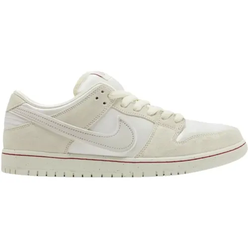 City of Love Low SB Sneakers , Herren, Größe: 44 1/2 EU - Nike - Modalova