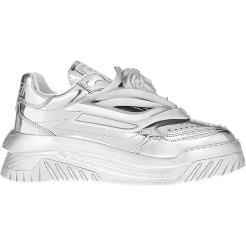 Metallic Sneakers mit Perforierter Zehenkappe , Damen, Größe: 39 1/2 EU - Versace - Modalova