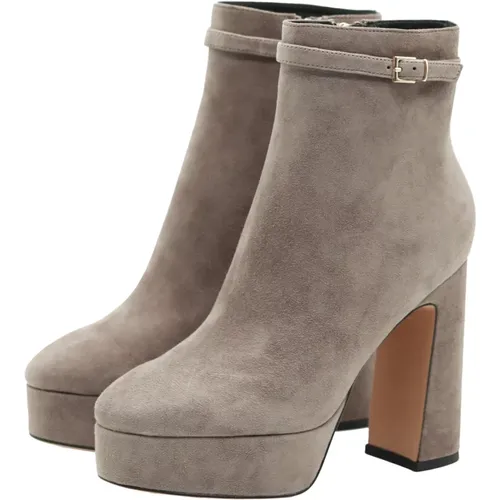 Elegant Heeled Boots , female, Sizes: 5 UK, 7 UK, 4 UK - Lola Cruz - Modalova