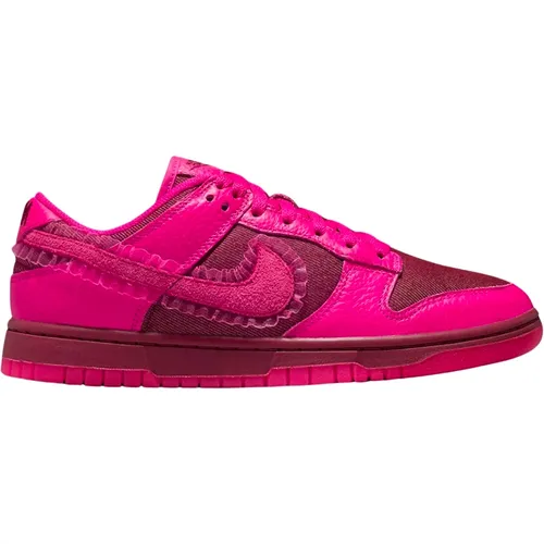 Valentine's Day Low Trendy Sneaker , Damen, Größe: 37 1/2 EU - Nike - Modalova