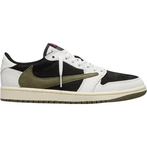 Limited Edition Retro Low OG SP Travis Scott , male, Sizes: 13 1/2 UK, 12 UK, 9 UK, 8 1/2 UK, 5 UK, 11 UK, 2 1/2 UK, 3 1/2 UK, 10 UK, 1 1/2 UK, 7 UK, - Nike - Modalova