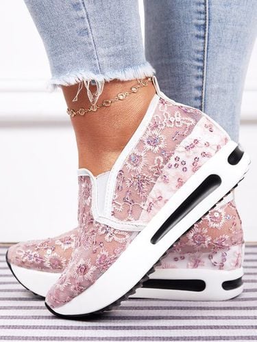 Breathable Floral Embroidery Slip-on Muffin Sneakers - Just Fashion Now - Modalova