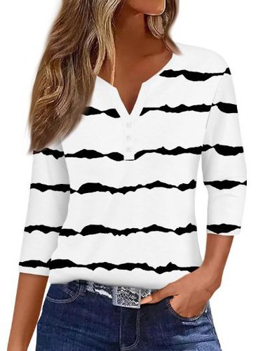 Notched Abstract Stripes Loose Casual T-Shirt - Just Fashion Now - Modalova