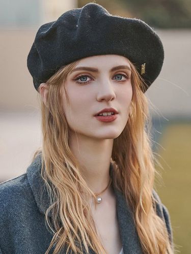 Casual Metal Decor Beret - Just Fashion Now - Modalova