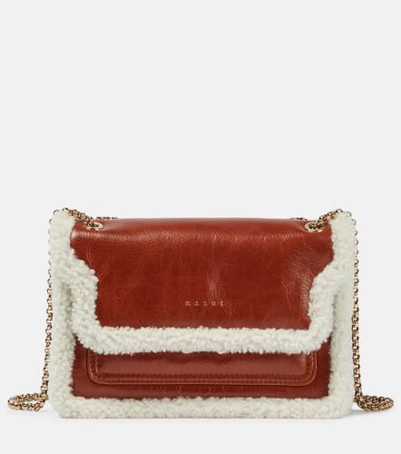 Borsa Trunk Small in pelle con shearling - Marni - Modalova