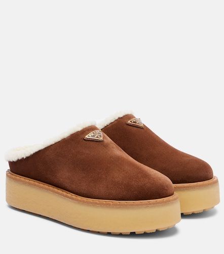 Mules con plataforma Evolve de ante con borrego - Prada - Modalova