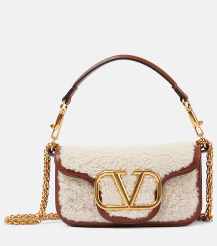 Bolso al hombro Locò Small de borrego y piel - Valentino Garavani - Modalova