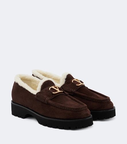 Mocassini VLogo in suede con shearling - Valentino Garavani - Modalova