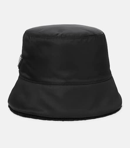 Cappello da pescatore in Re-Nylon e shearling - Prada - Modalova