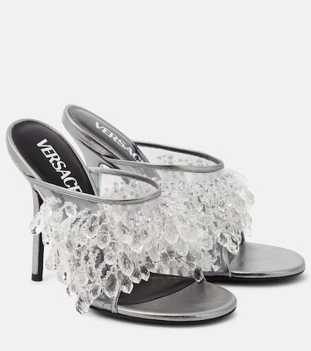 Versace Mules in PVC con cristalli - Versace - Modalova