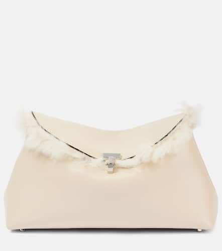 Clutch T-Lock aus Leder mit Shearling - Toteme - Modalova