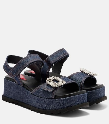 Embellished denim wedge sandals - Roger Vivier - Modalova