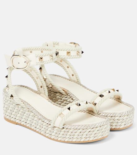 Alpargatas Rockstud de piel con cuña - Valentino Garavani - Modalova