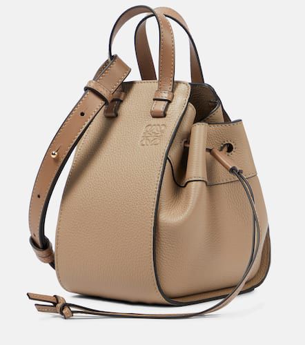 Hammock Mini leather shoulder bag - Loewe - Modalova