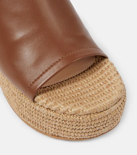 Leather and raffia wedge mules - Gianvito Rossi - Modalova