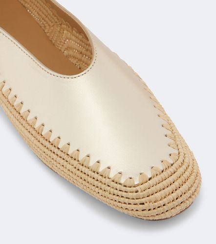 Strength raffia-trimmed metallic leather flats - Gabriela Hearst - Modalova