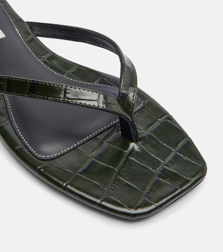 Croc-effect leather thong sandals - Toteme - Modalova