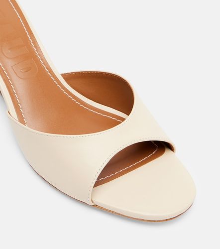 Staud Brigitte leather wedge mules - Staud - Modalova