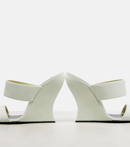 Alaïa Mules con cuña Wave 110 de ante - Alaia - Modalova