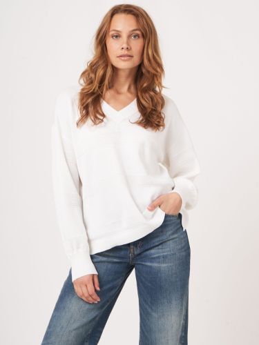 V-neck sweater with textured stripes - REPEAT cashmere - Modalova