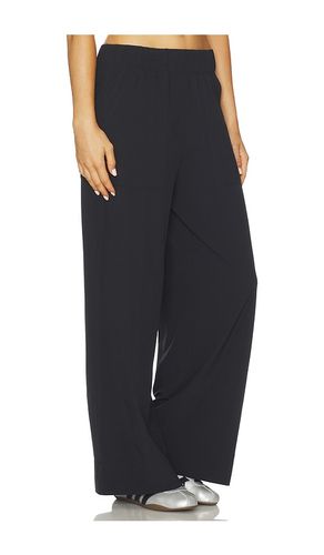 Easy Wide Leg Pant in . Size S. Also in M - Beyond Yoga - Modalova