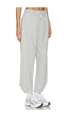Luxefleece Barrel Sweatpant in . Size L. Also in XL, XS - Beyond Yoga - Modalova