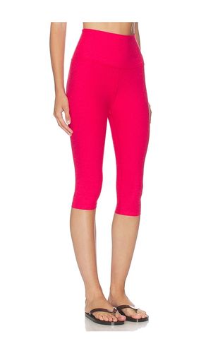 High Waisted Pedal Pusher Legging in . Taglia S. Also in M, L - Beyond Yoga - Modalova