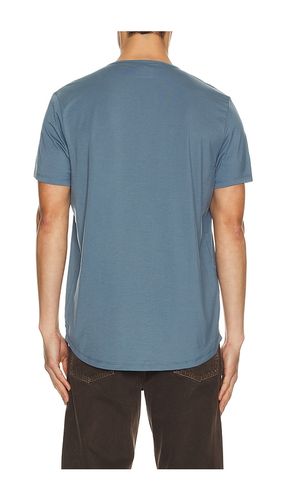 AO Curve Hem Tee in . Size S. Also in XXL/2X - Cuts - Modalova