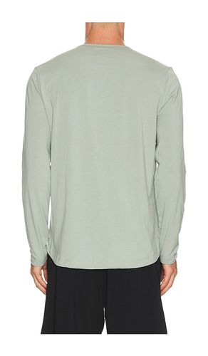 Curve Hem Long Sleeve Henley in . Size M. Also in S, XXL/2X - Cuts - Modalova