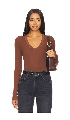 Camiseta cuello pico en color marrón talla M en - Brown. Talla M (también en L, S, XL, XS) - Enza Costa - Modalova