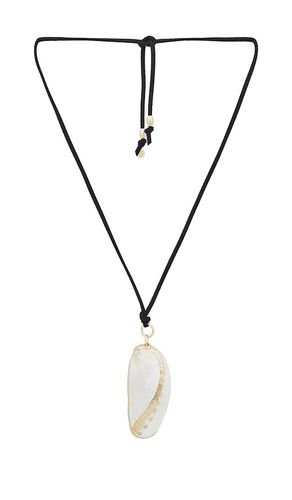 Large Shell Pendant Leather Cord Necklace With Dripping Freshwater Pearls in - Ettika - Modalova