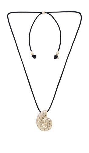 Shell Pendant Necklace in - Ettika - Modalova