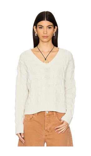 Suéter de cuello en v con cable lavado en color ivory talla L en - Ivory. Talla L (también en M, S, XL, XS) - Free People - Modalova