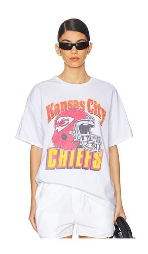 Chiefs Throwback Helmut Tee in . Size M, S, XL/1X, XS - Junk Food - Modalova