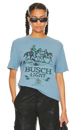 Camiseta busch light en color bebe azul talla S en - Baby Blue. Talla S (también en XS) - Junk Food - Modalova