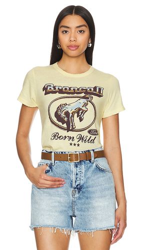 Camiseta bronco born wild en color amarillo talla L en - Yellow. Talla L (también en M, XL) - Junk Food - Modalova