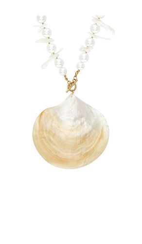 Casey Shell Necklace in - Lovers and Friends - Modalova