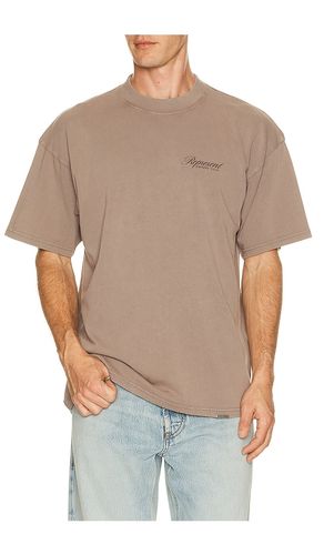Owners Club Script Tee Shirt in . Taglia S. Also in M, L, XL/1X - REPRESENT - Modalova